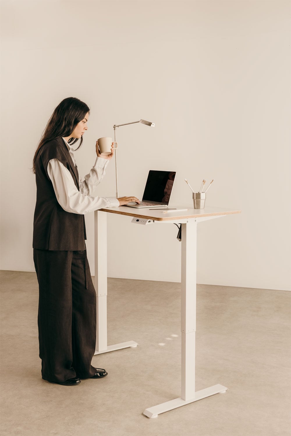 Bureau électrique rectangulaire réglable en hauteur avec fonction mémoire en bois et fer Serpi