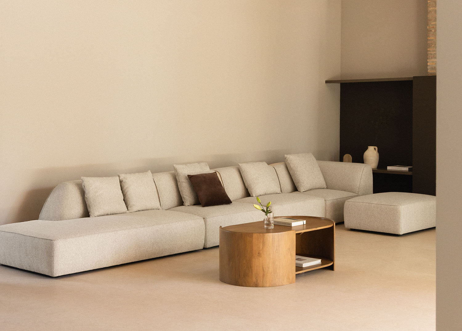 Canapé d'angle modulaire 4 pièces avec méridienne gauche et pouf rembourré Cardea