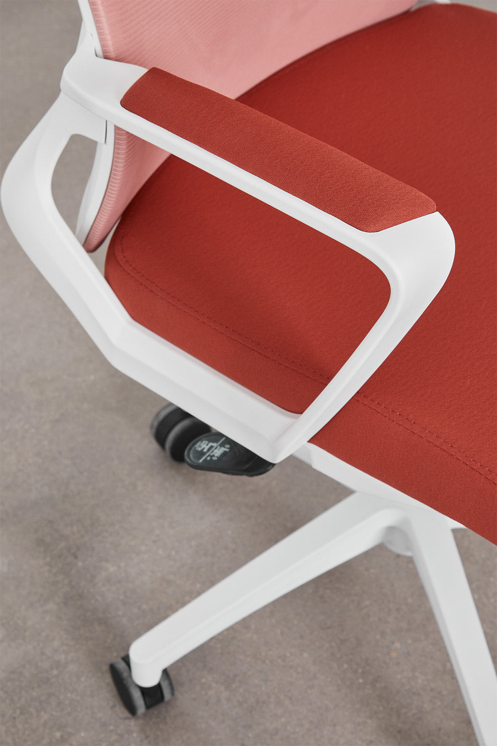 Chaise de bureau avec roulettes et accoudoirs Ribaute