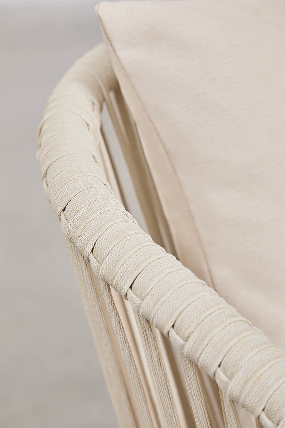 Chaise de jardin avec accoudoirs en corde tressée Arhiza Classic