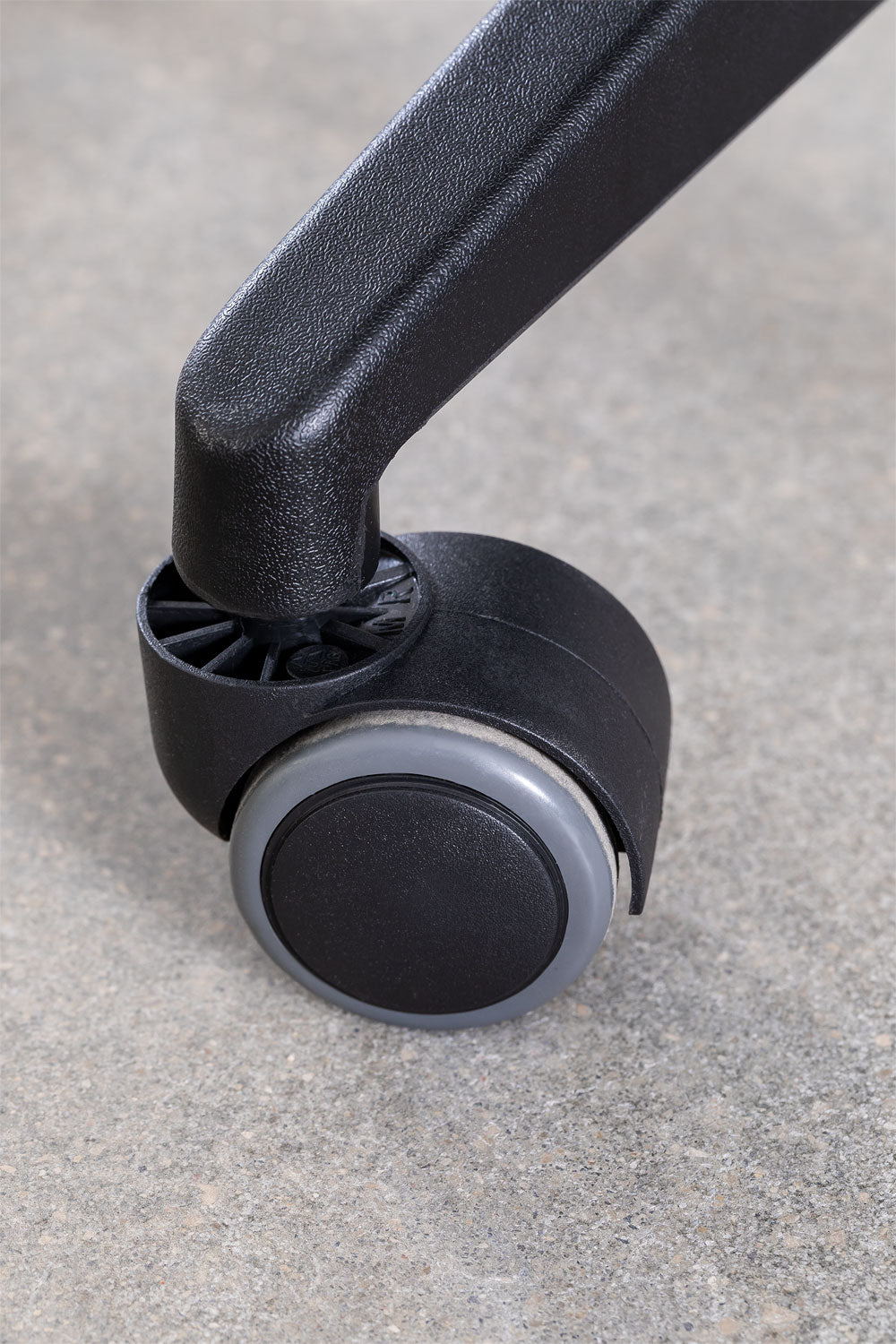 Chaise de bureau à roulettes avec appuie-tête en polypropylène Teill Black
