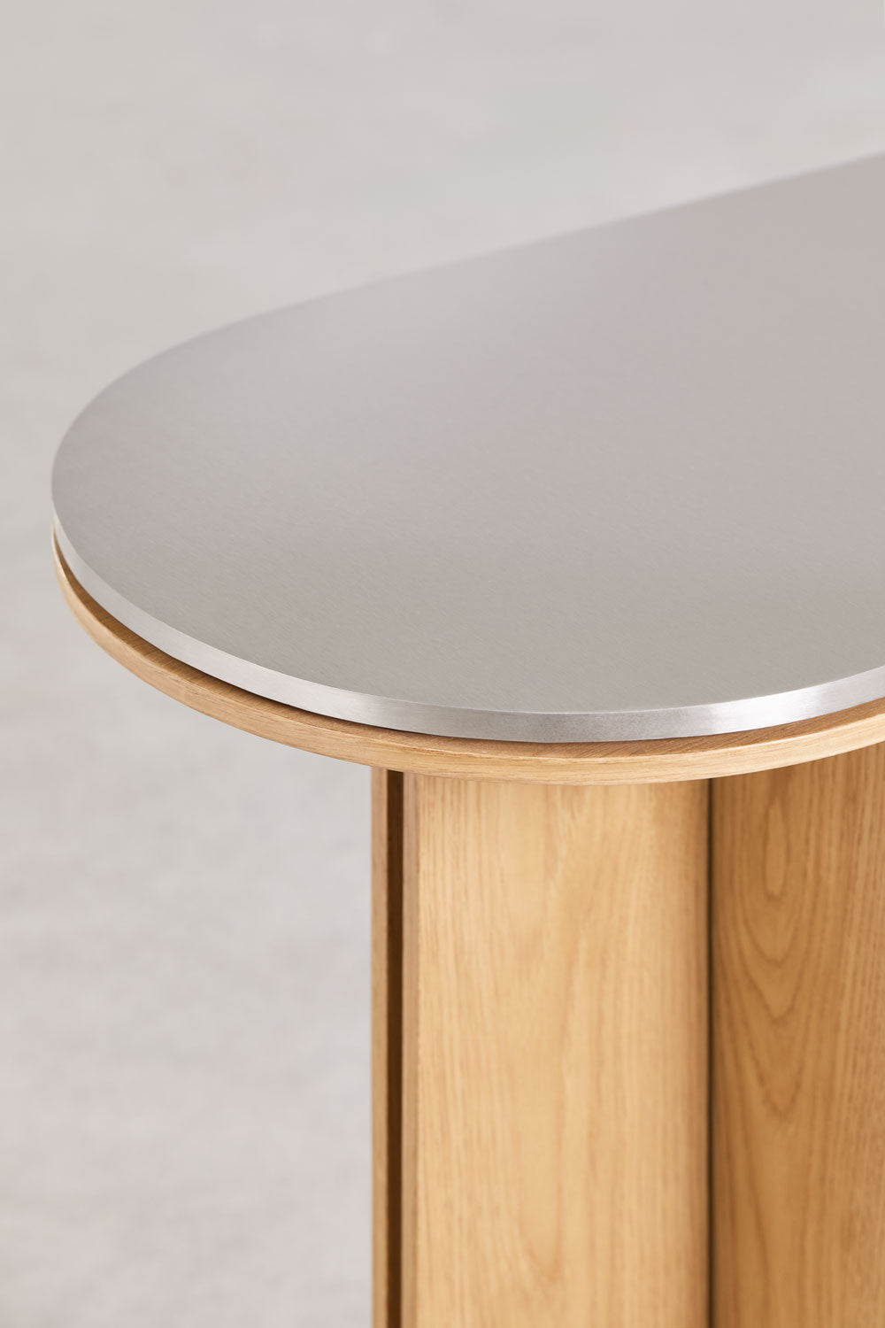 Console d'entrée ovale 120x40 cm en placage chêne et acier inoxydable Lindina