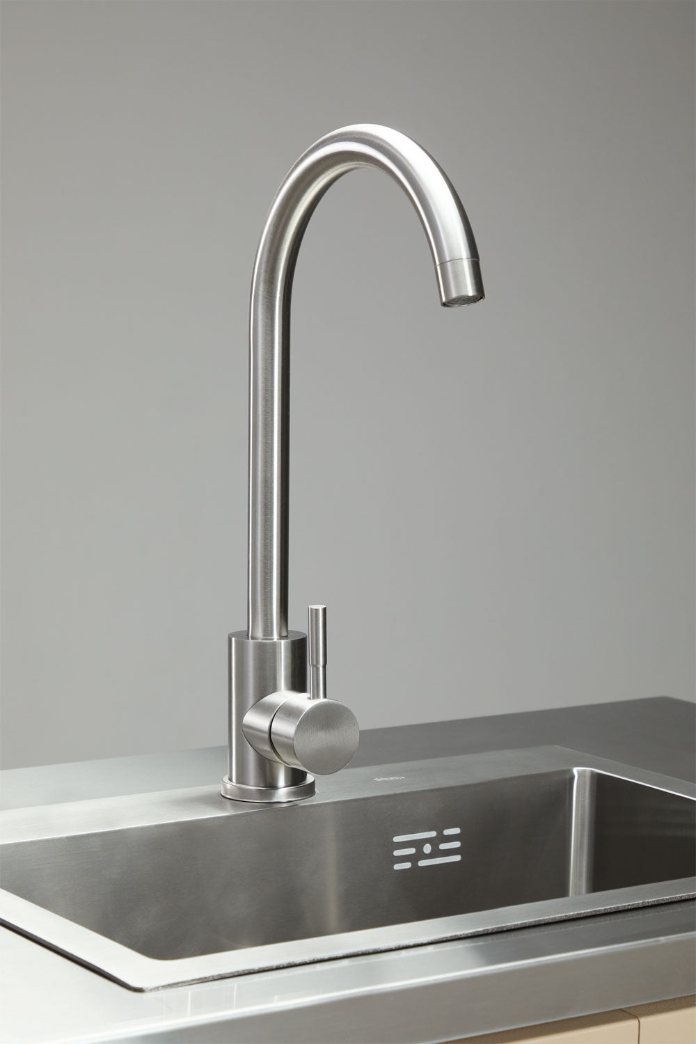 Cuisine modulaire d'extérieur 2 pièces avec évier et rangement en acier Rivana