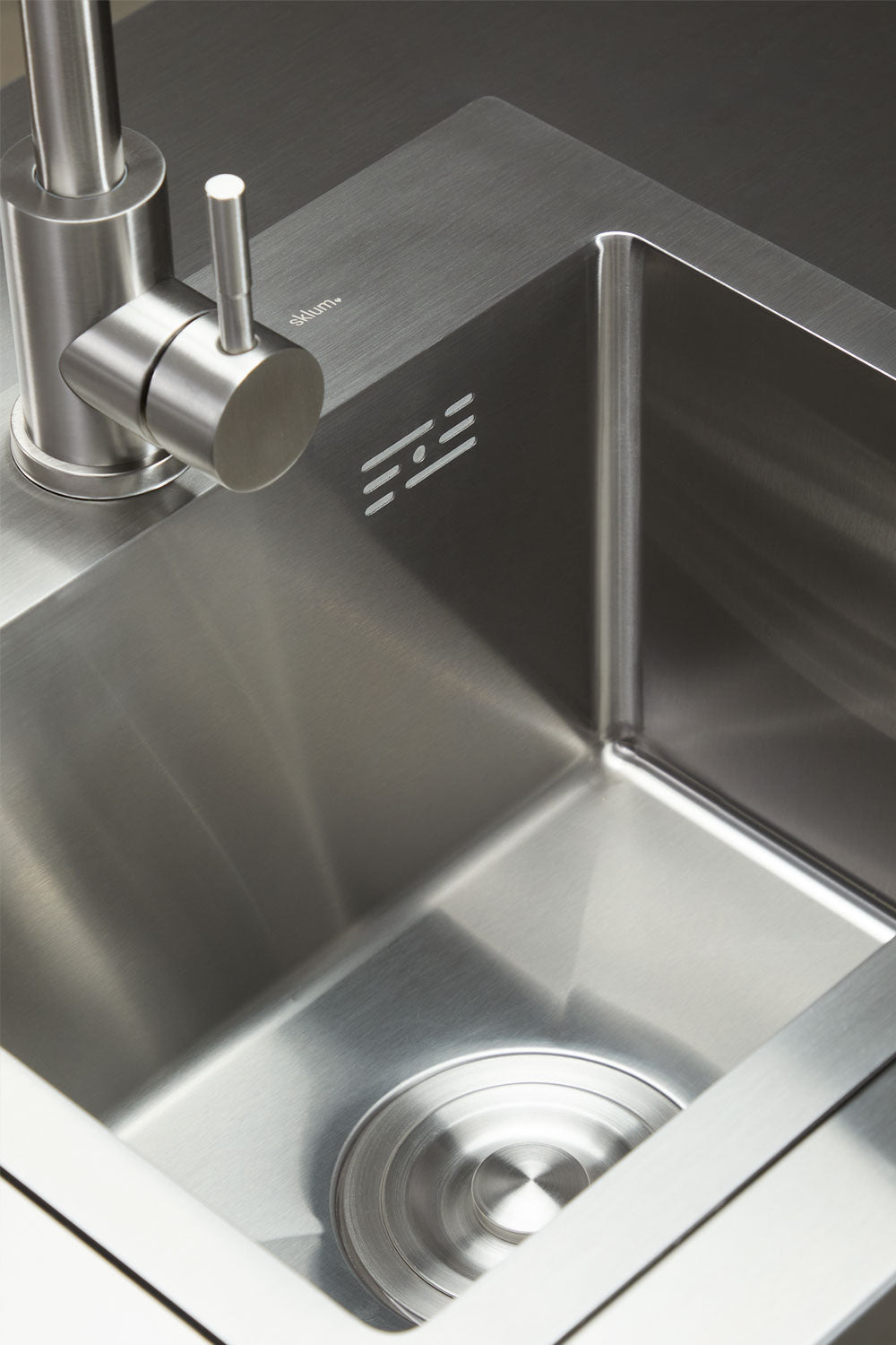 Cuisine modulaire d'extérieur 3 pièces avec évier, rangement et barbecue au charbon en acier Savona