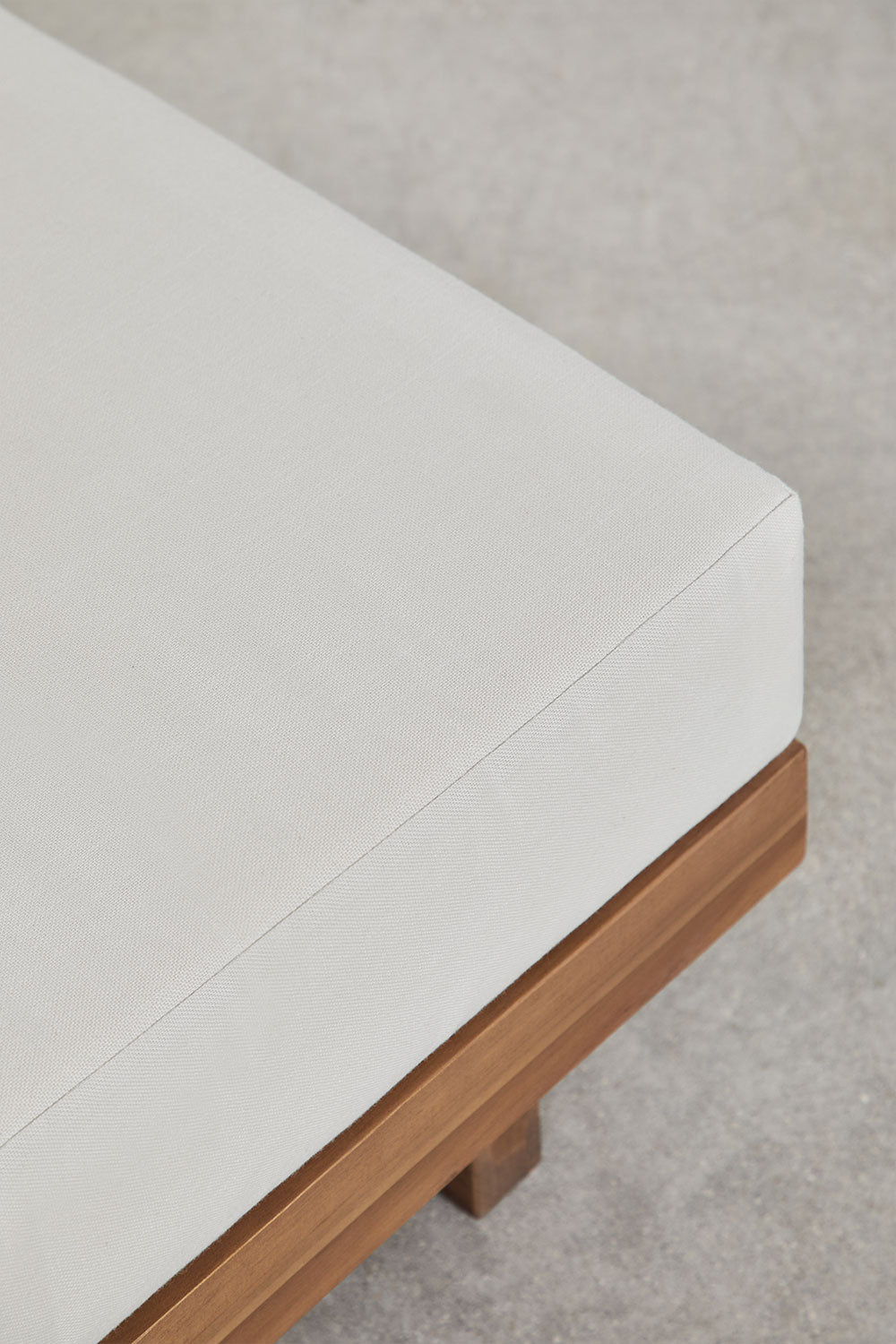 Ensemble de salon avec canapé modulable 3 pièces avec 2 fauteuils d'angle, table basse et pouf en bois d'acacia Dailin