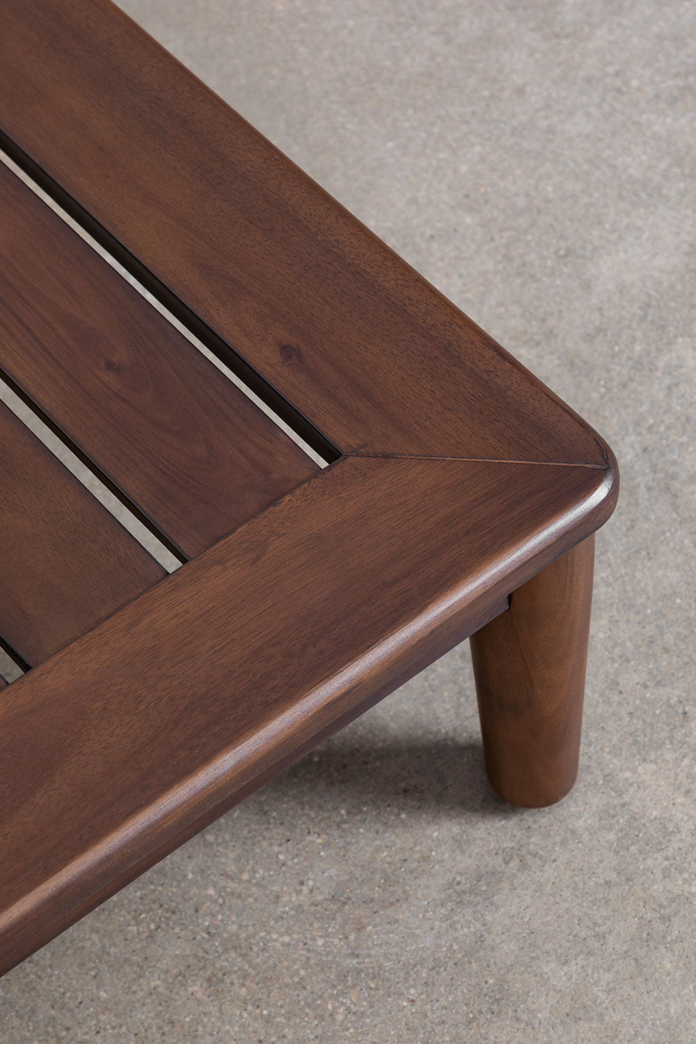 Ensemble de salon avec canapé modulaire 3 pièces et table basse en acacia Giulia