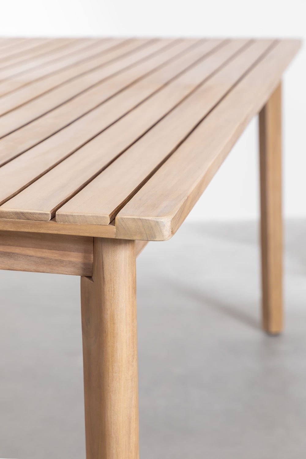 Set de table rectangulaire 220x100 cm en bois d'acacia Kaela et 8 chaises de jardin en bois d'acacia Uleno