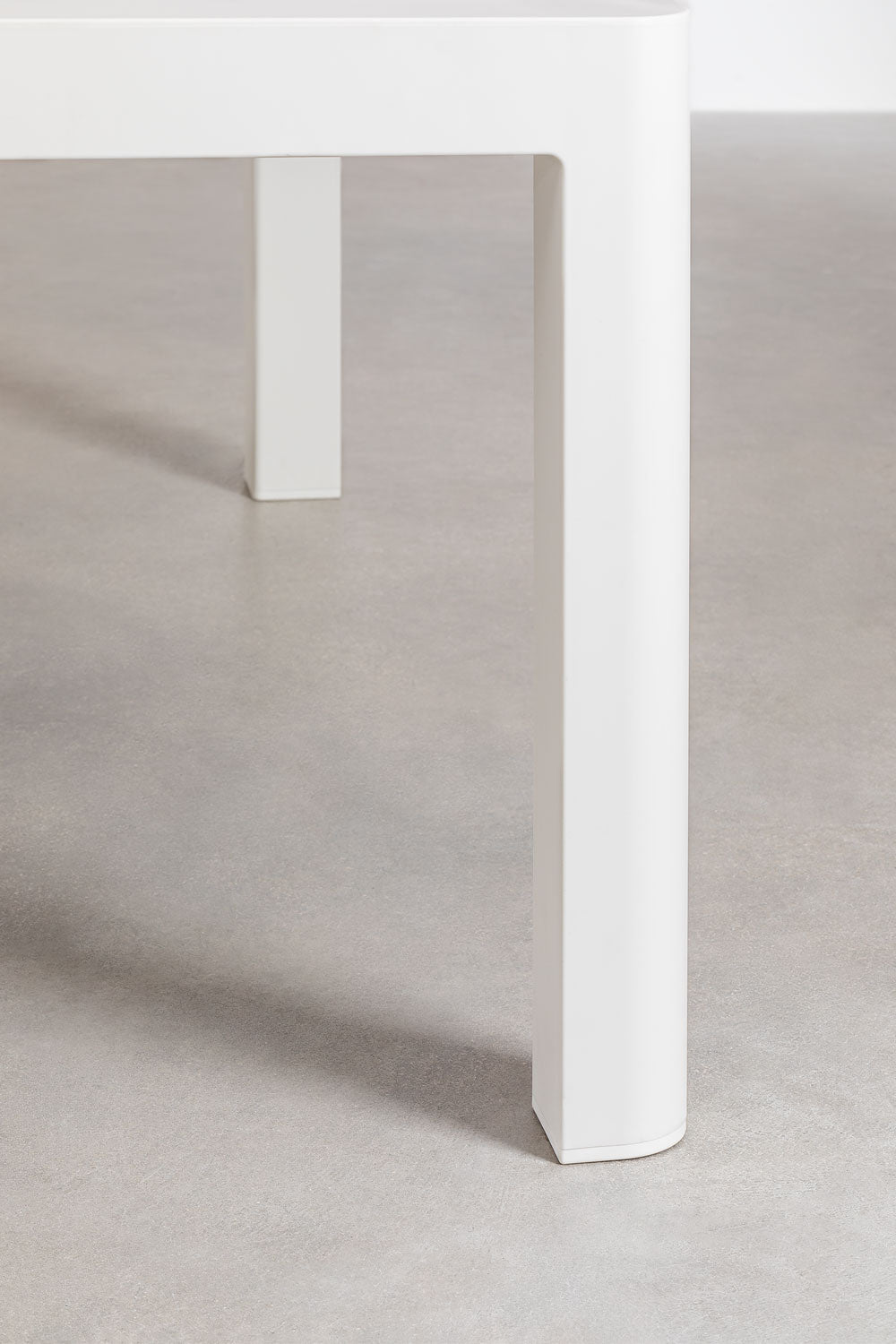 Set de table rectangulaire 180x100 cm Arnadine et 6 chaises de salle à manger en polypropylène et acier Lynette