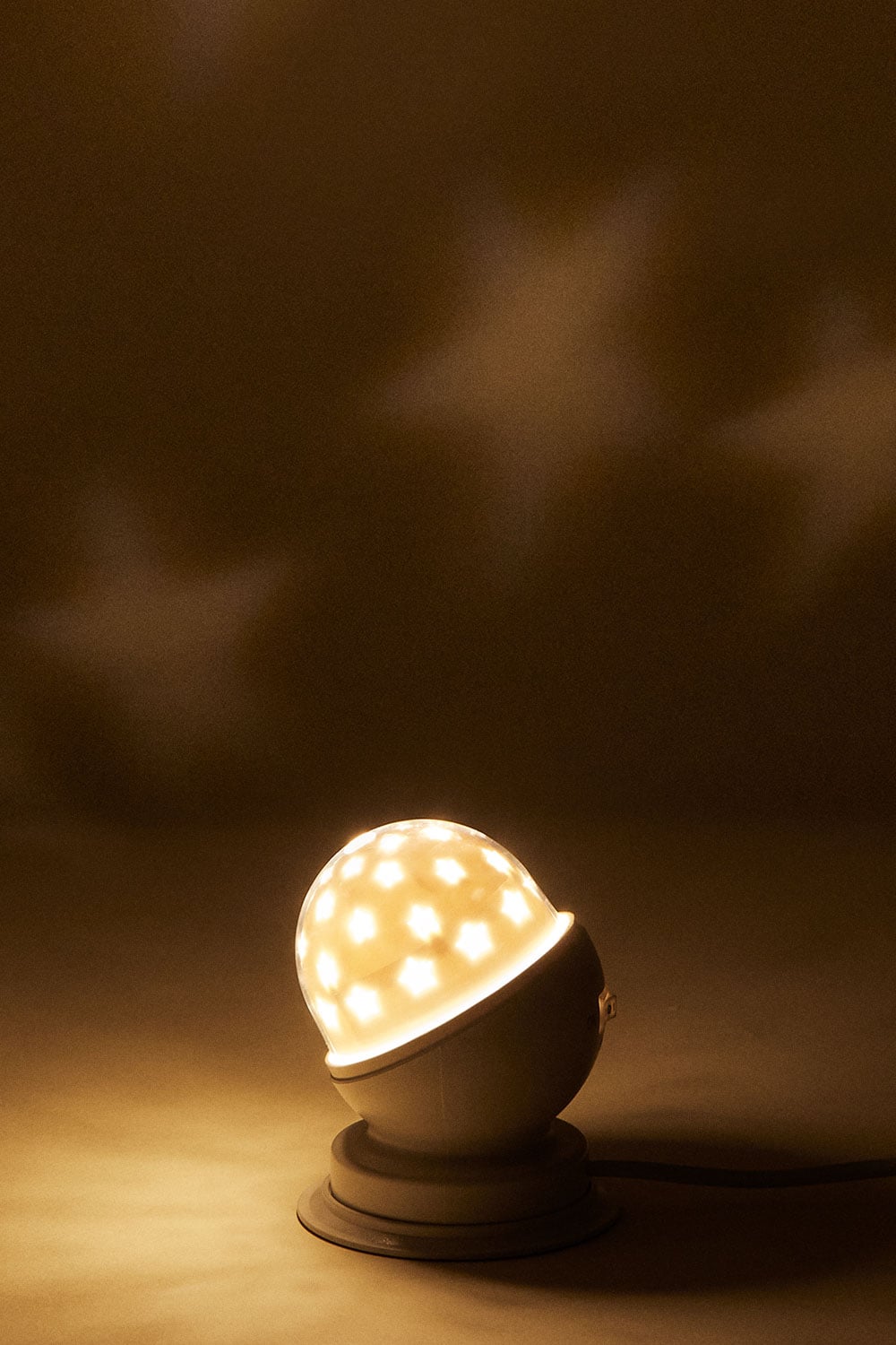 Lampe de table projecteur d'étoiles à LED Russell Kids