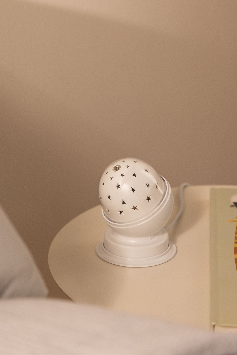 Lampe de table projecteur d'étoiles à LED Russell Kids