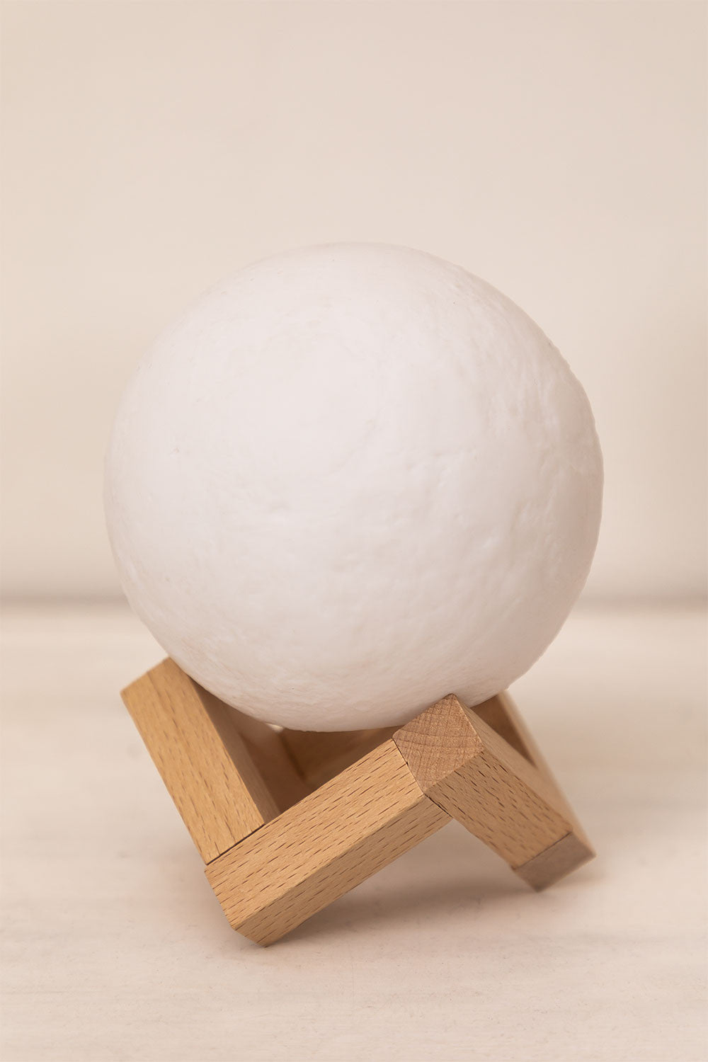 Lampe de table LED sans fil en bois Moon Kids