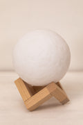 Lampe de table LED sans fil en bois Moon Kids