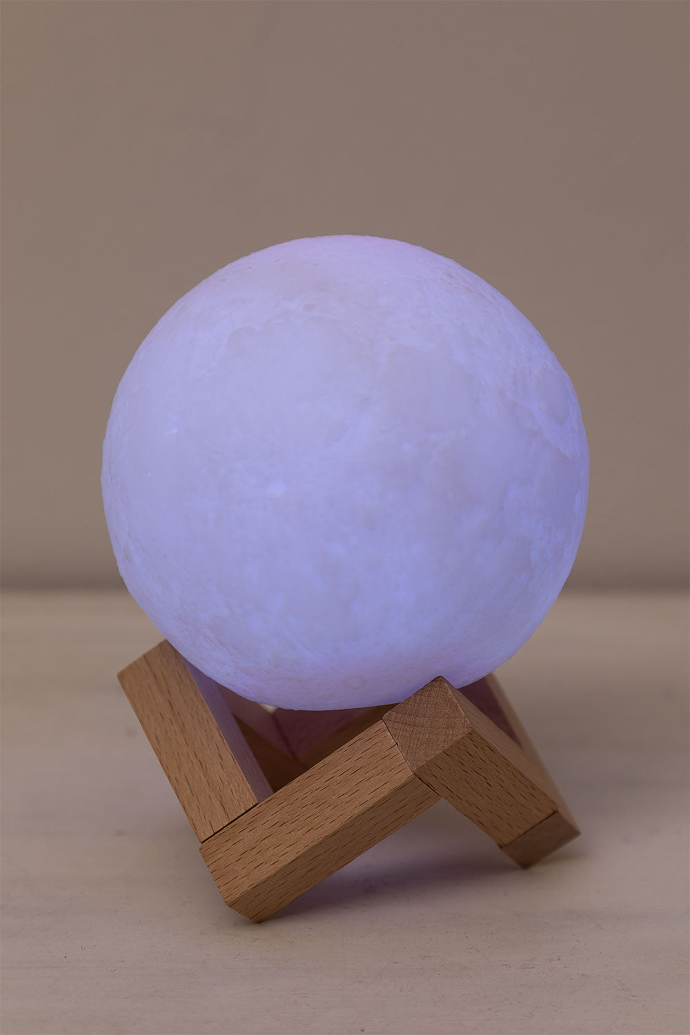Lampe de table LED sans fil en bois Moon Kids