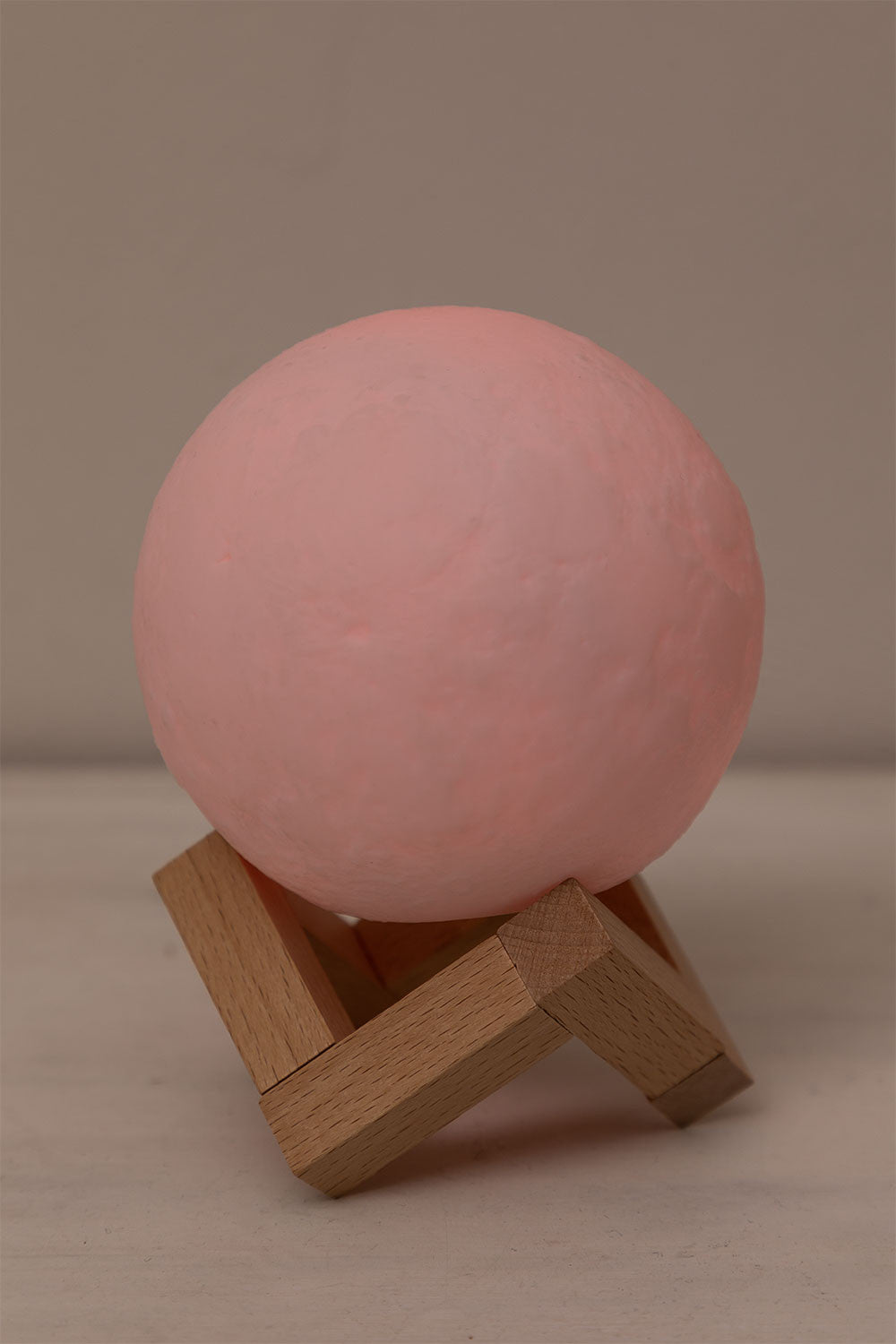 Lampe de table LED sans fil en bois Moon Kids