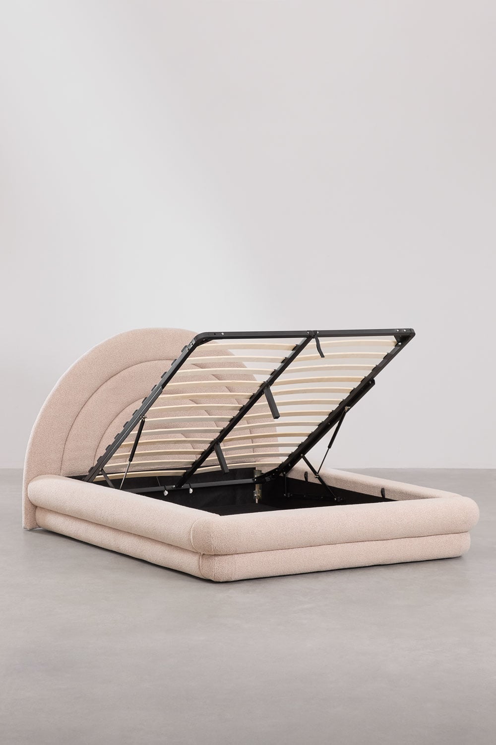 Lit avec coffre de rangement relevable en tissu bouclé Borzensi