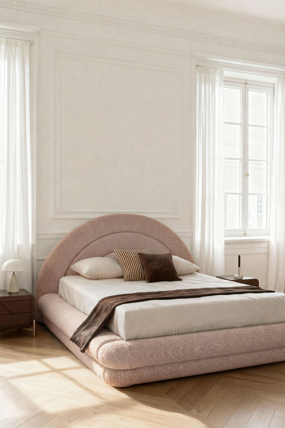Lit avec coffre de rangement relevable en tissu bouclé Borzensi