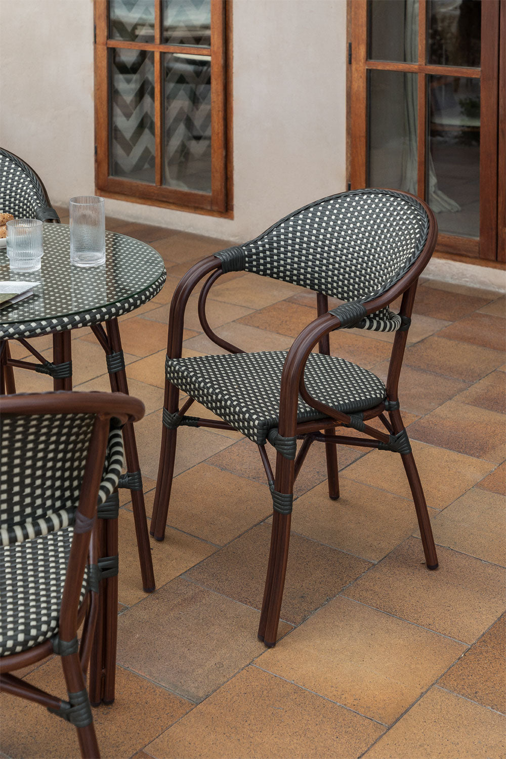 Lot de 2 chaises de jardin empilables avec accoudoirs en aluminium Brielle Bistro