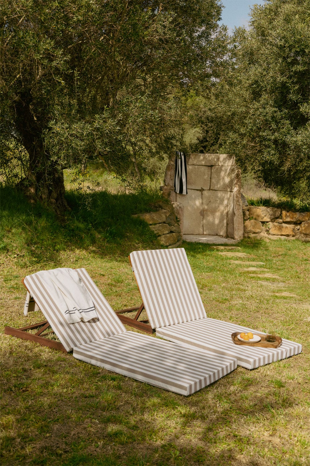 Lot de 2 chaises longues inclinables en bois d'acacia Idaira