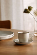 Lot de 2 tasses à café en grès Ronilena avec soucoupes, 9 cl