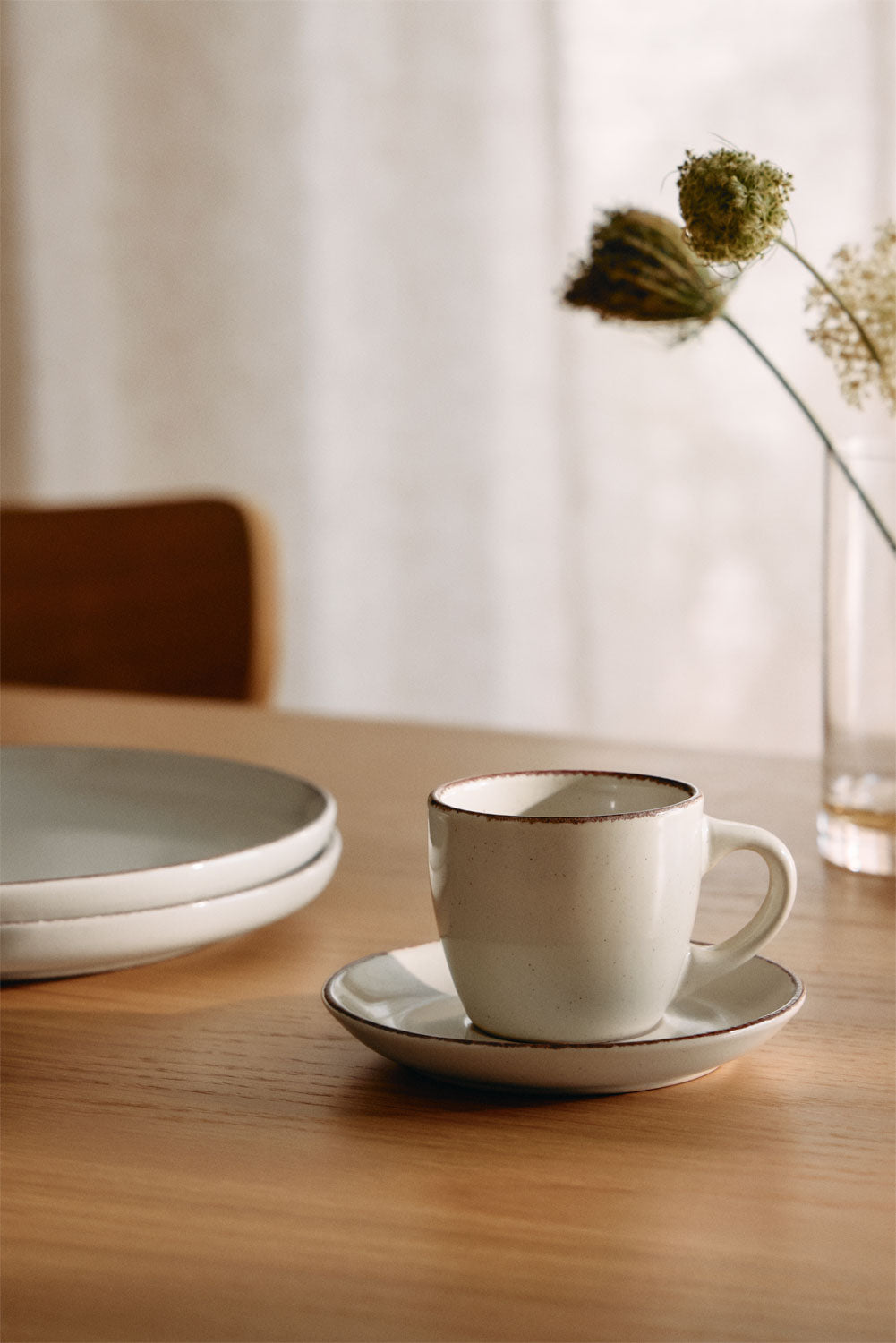 Lot de 2 tasses à café en grès Ronilena avec soucoupes, 9 cl