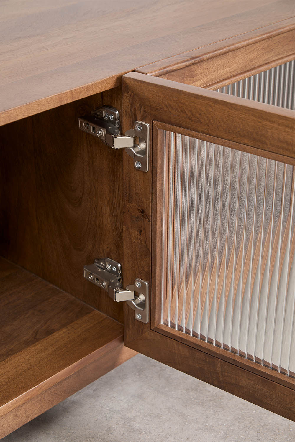 Meuble TV 170x45 cm en bois de manguier et verre Ildara