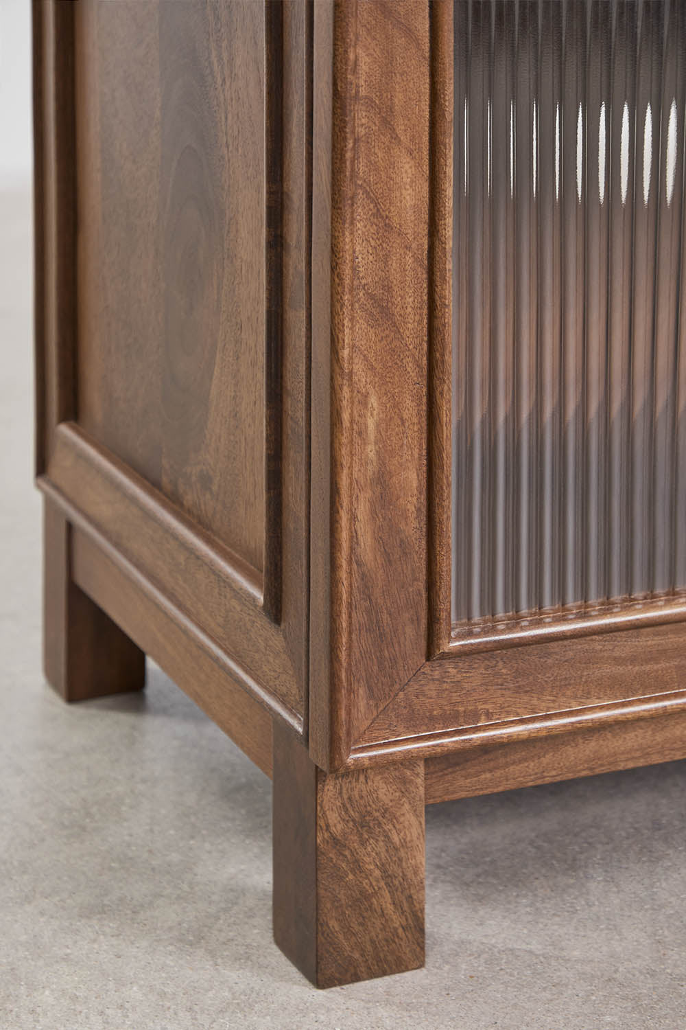 Meuble TV 170x45 cm en bois de manguier et verre Ildara