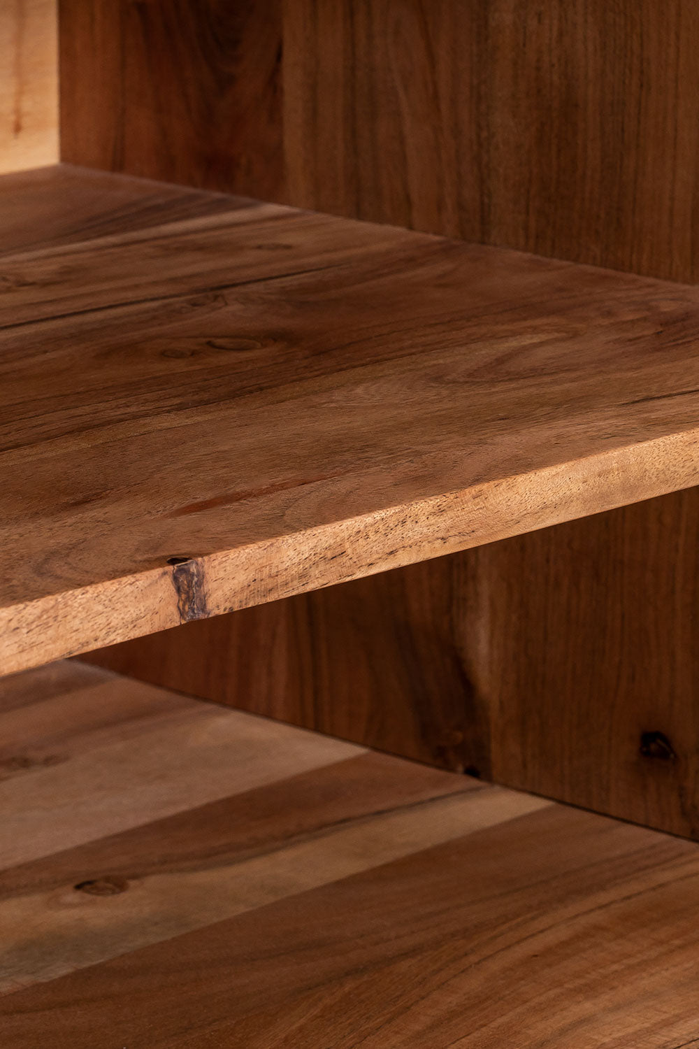 Meuble TV 160x40 cm avec étagère en bois d'acacia Tasmani