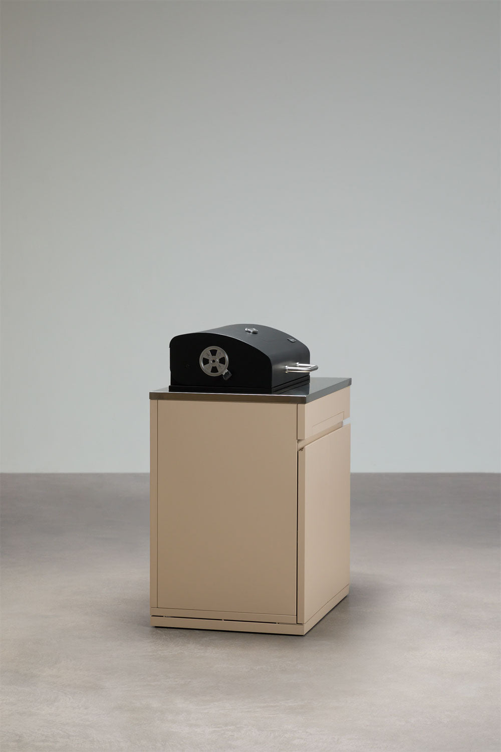 Module de rangement avec barbecue au charbon pour cuisine modulaire d'extérieur en acier Rivana