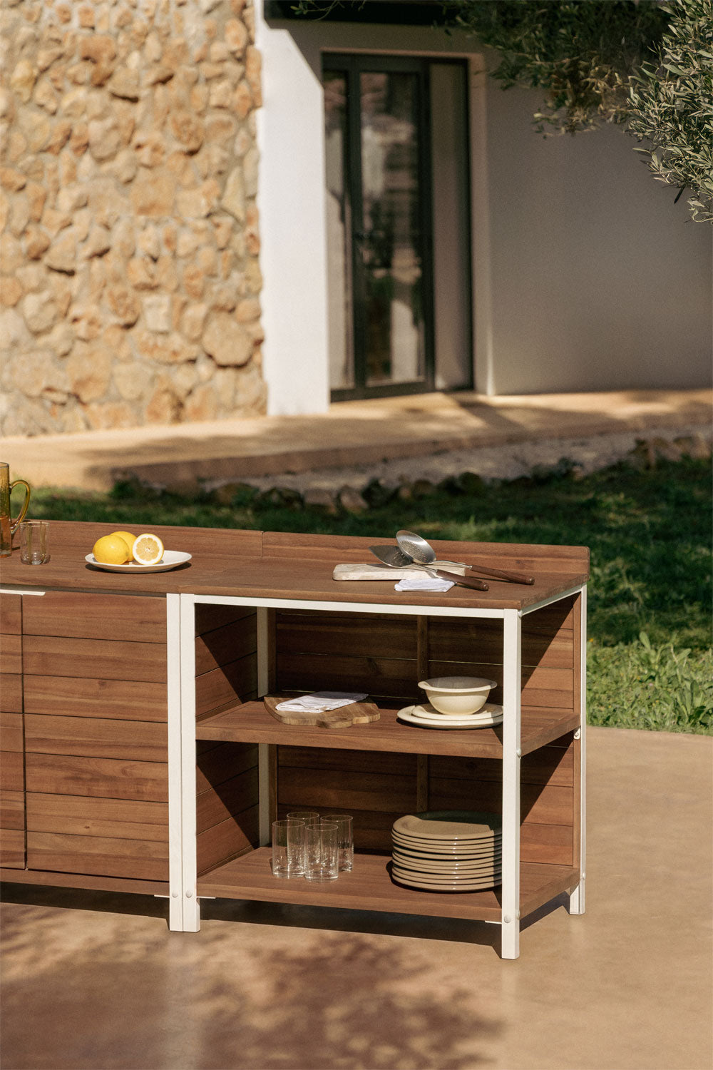 Module de rangement avec étagères pour cuisine modulaire d'extérieur en bois d'acacia et aluminium Reggie