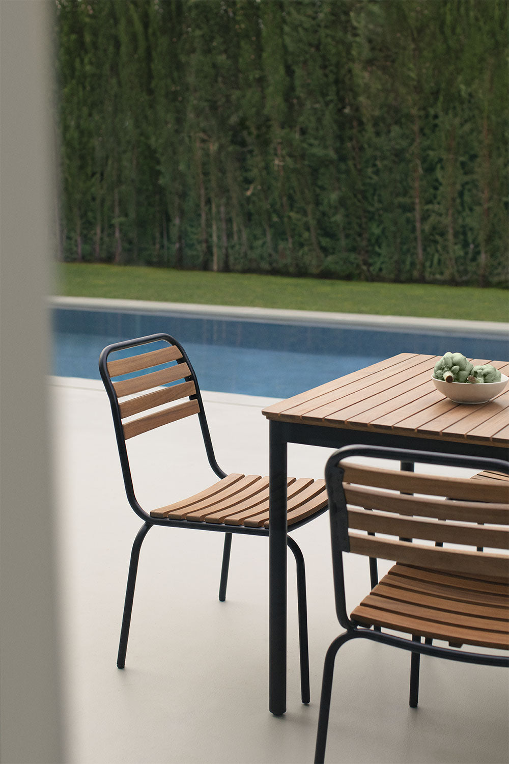 Pack de 2 chaises de jardin empilables en acier et bois d'acacia Artus