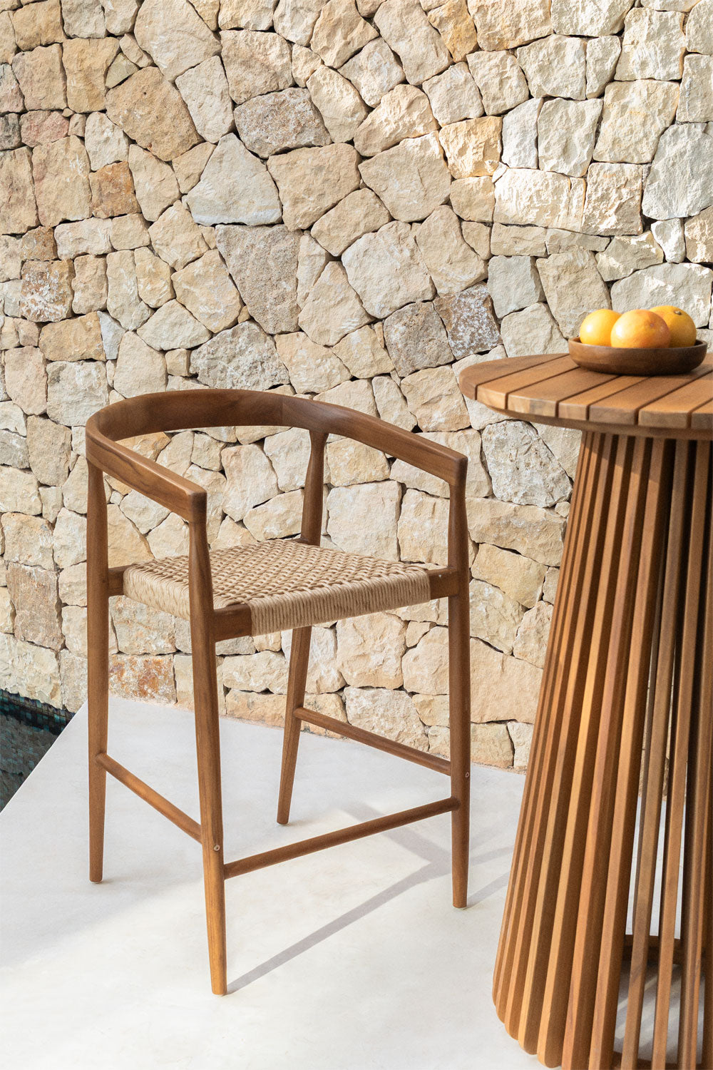 Lot de 2 tabourets de jardin hauts en bois de teck (65 cm) Visby