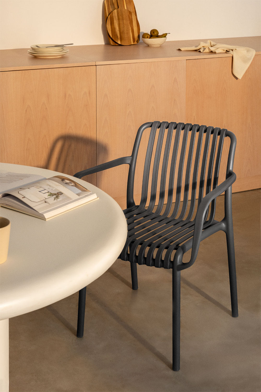 Pack de 4 chaises de salle à manger avec accoudoirs en polypropylène Wendell