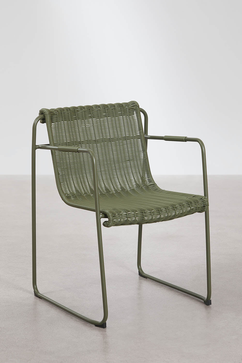 Pack de 4 chaises de salle à manger empilables avec accoudoirs en rotin synthétique et acier Revia