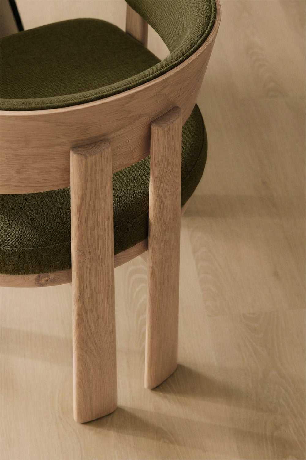Pack de 4 chaises de salle à manger avec accoudoirs, rembourrées et en bois de chêne Olea Signature