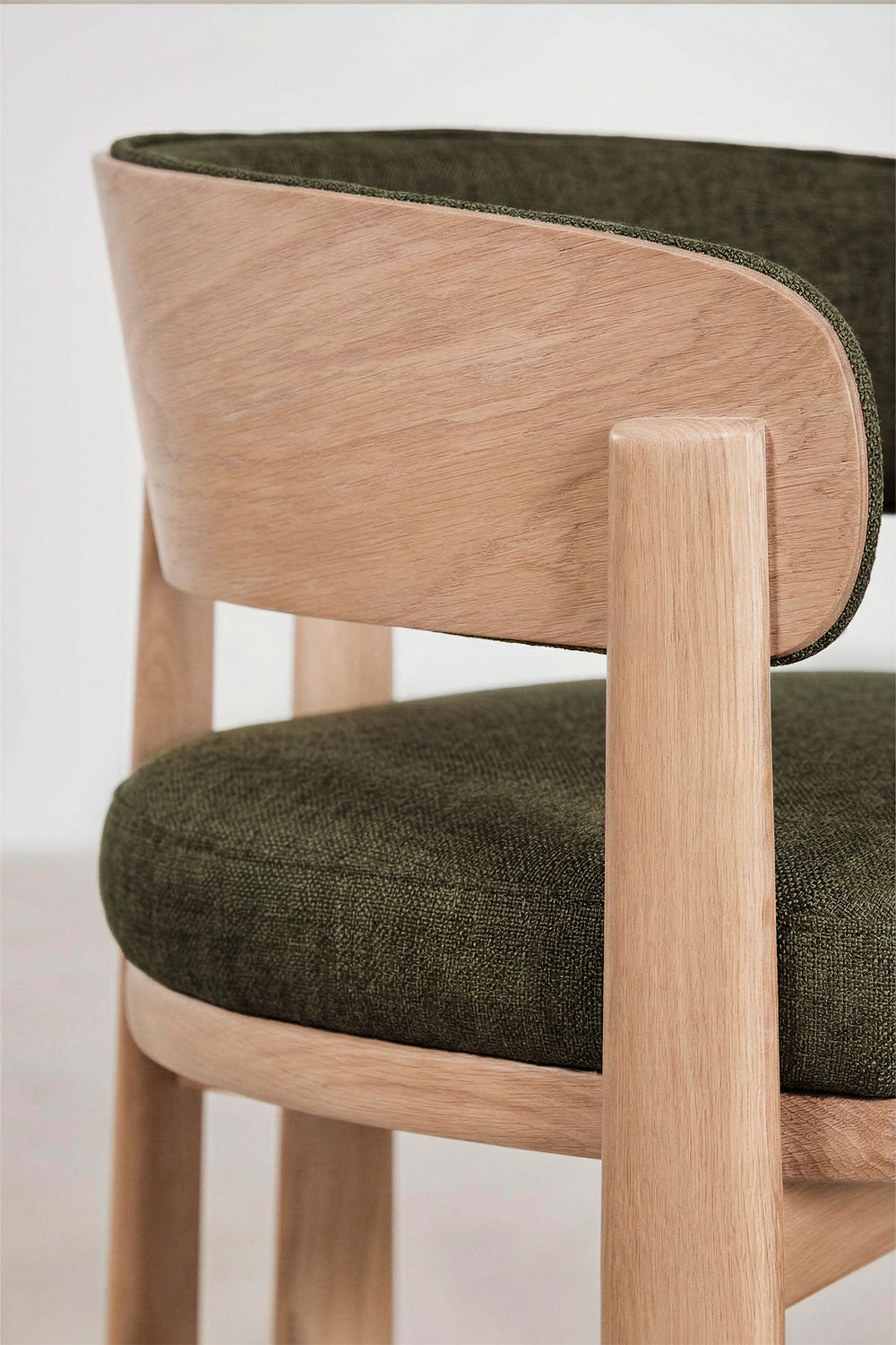 Pack de 4 chaises de salle à manger avec accoudoirs, rembourrées et en bois de chêne Olea Signature