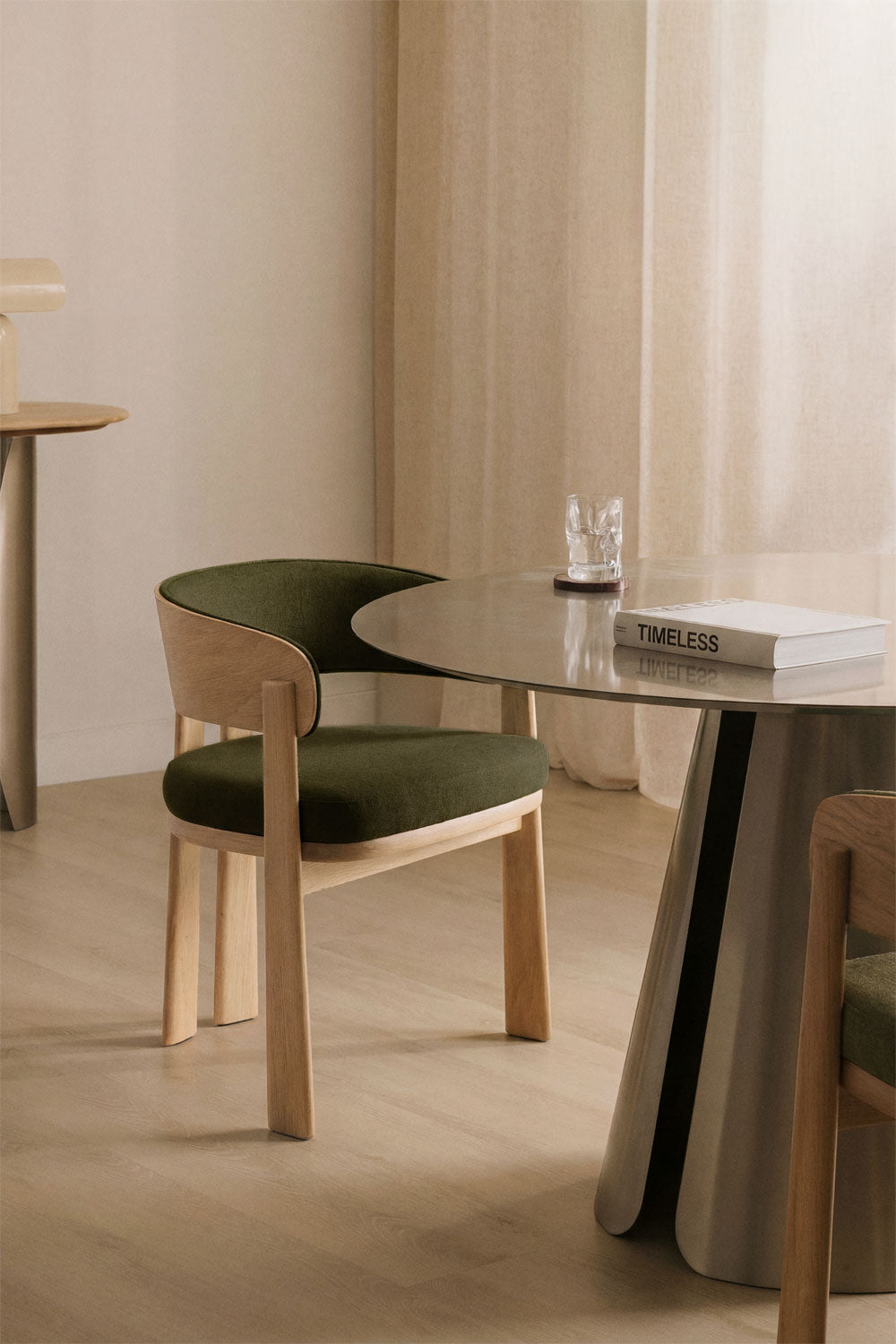 Pack de 4 chaises de salle à manger avec accoudoirs, rembourrées et en bois de chêne Olea Signature