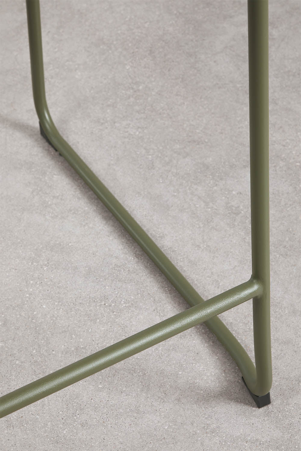 Pack de 4 tabourets de jardin hauts empilables avec accoudoirs en rotin synthétique et acier Revia