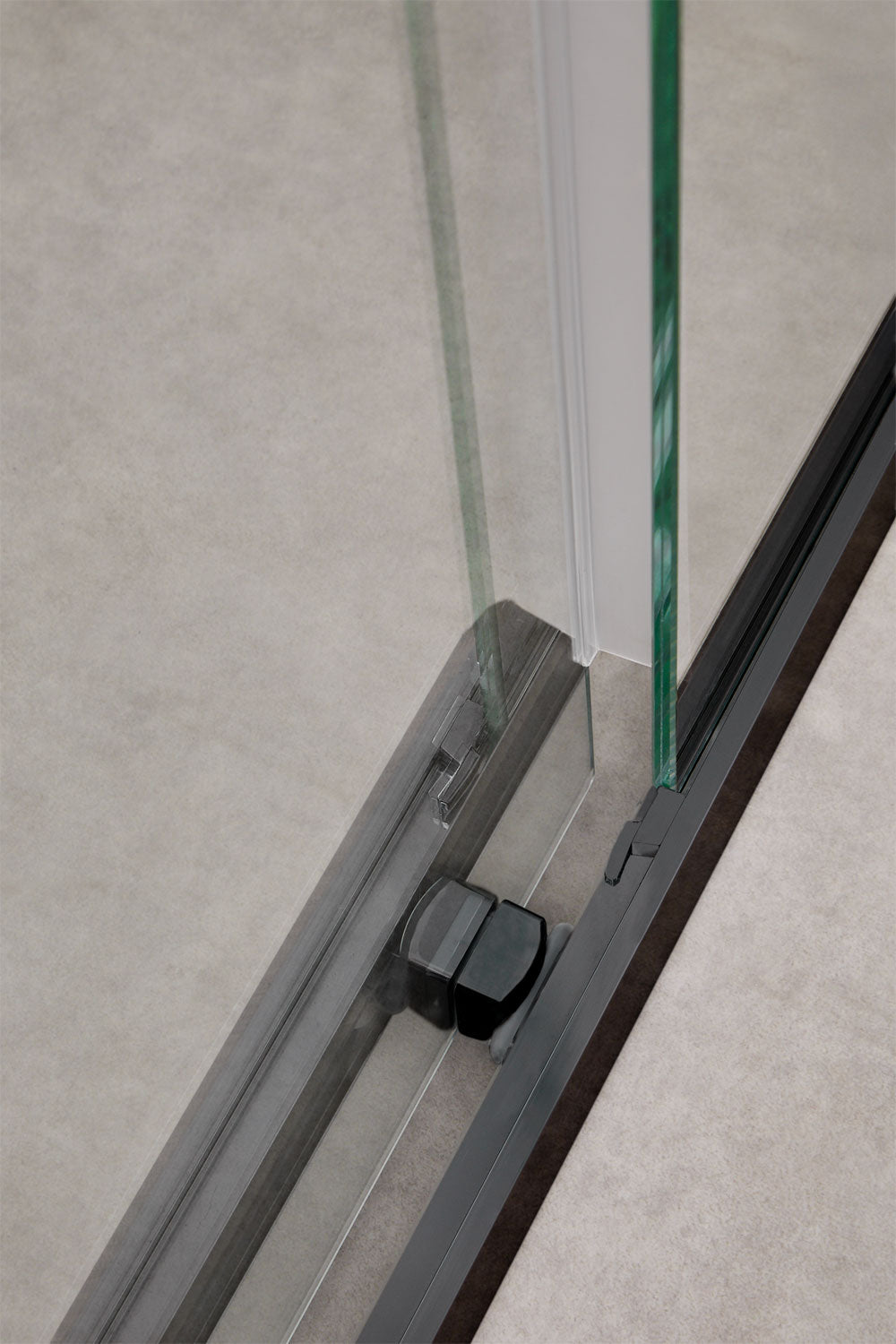 Mampara de douche à accès frontal avec porte coulissante à fermeture douce, verre trempé 6 mm et aluminium Dover