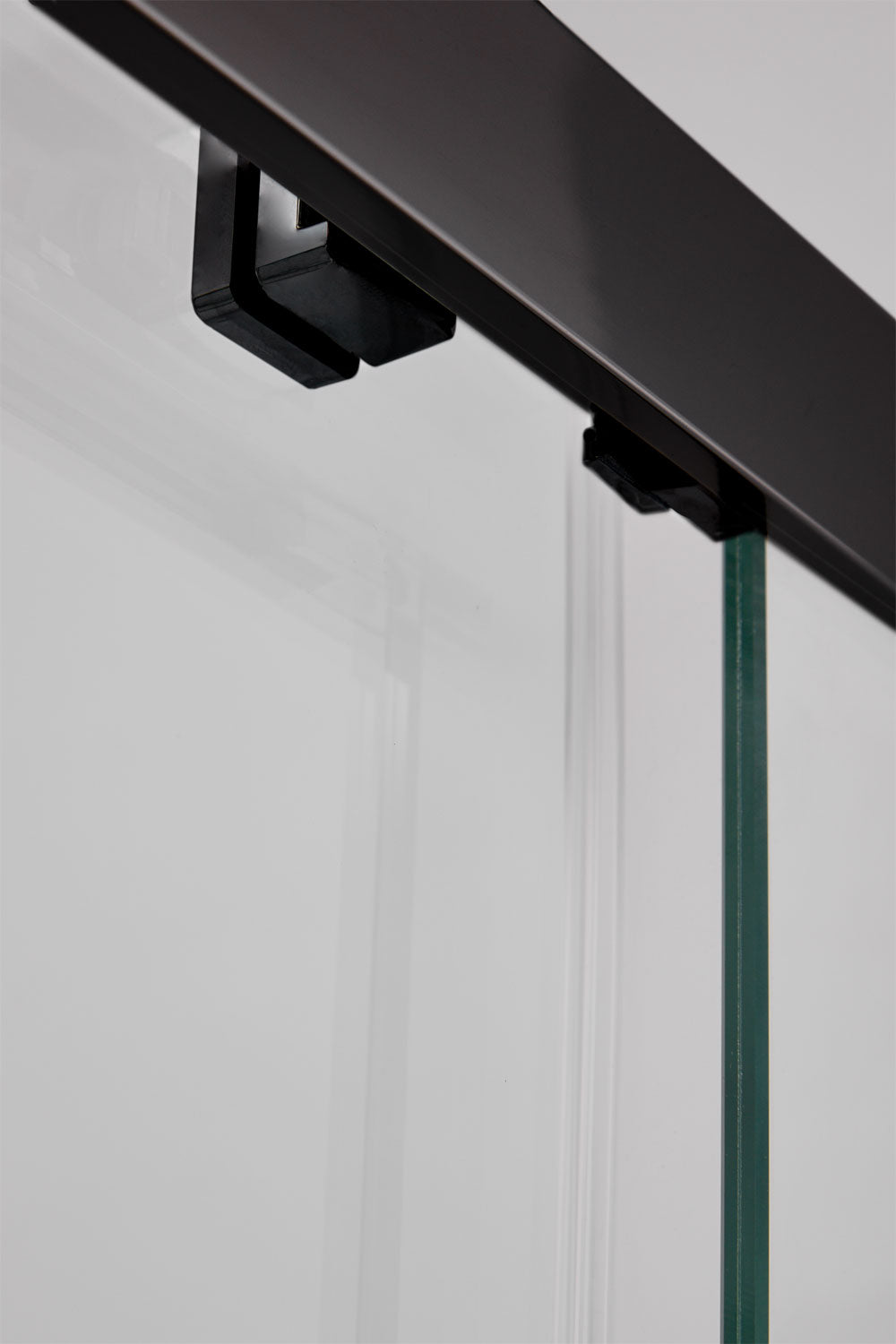 Mampara de douche à accès frontal avec porte coulissante à fermeture douce, verre trempé 6 mm et aluminium Dover