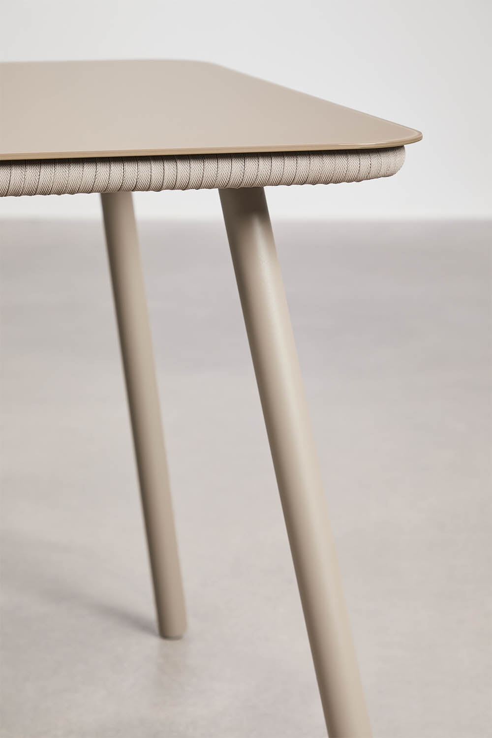 Ensemble de table rectangulaire 160x90 cm et 6 chaises de salle à manger en corde tressée Arhiza Classic