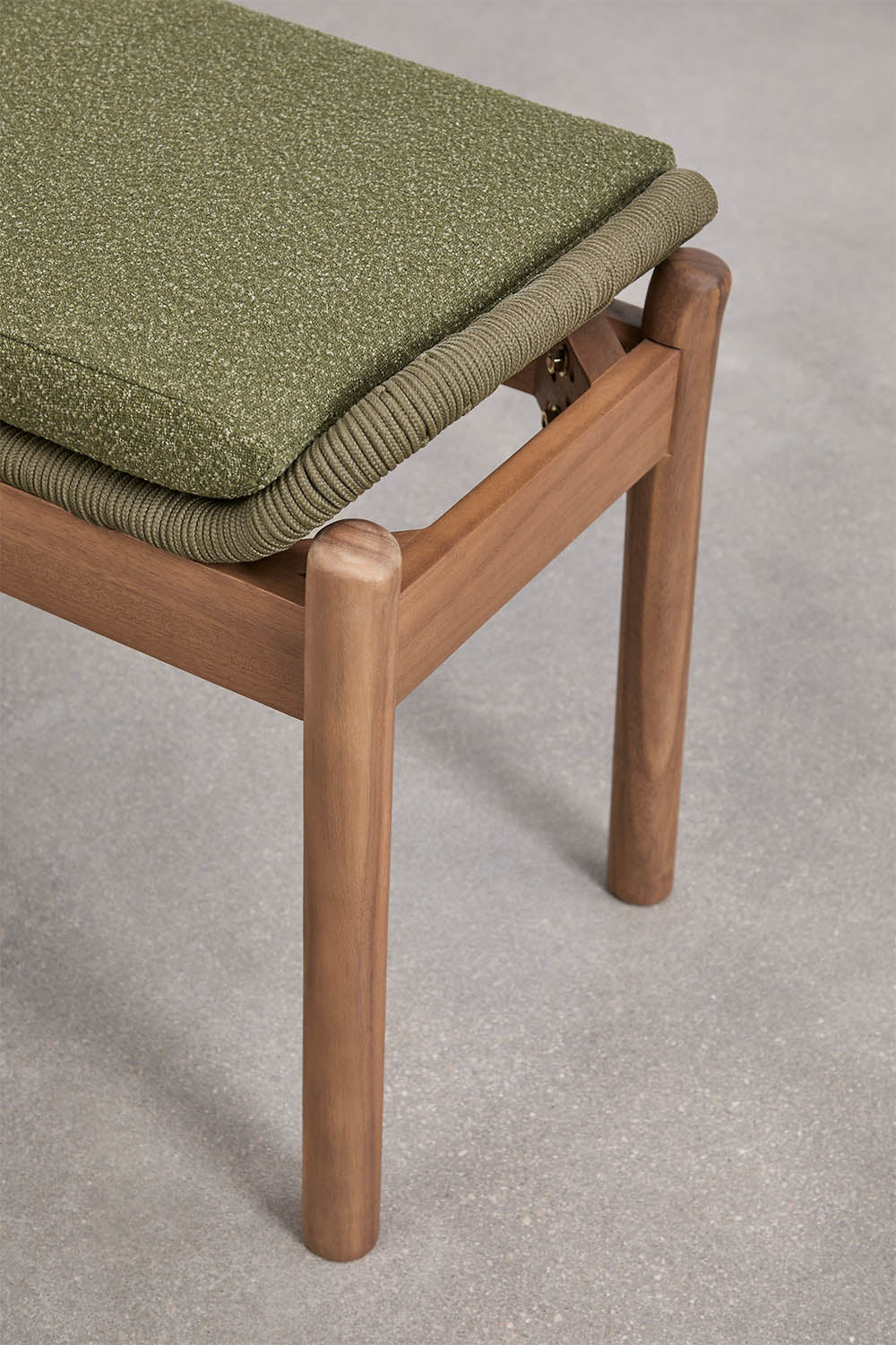 Set de table rectangulaire 180x90 cm et 2 bancs de jardin en bois d'acacia et corde tressée Karvia