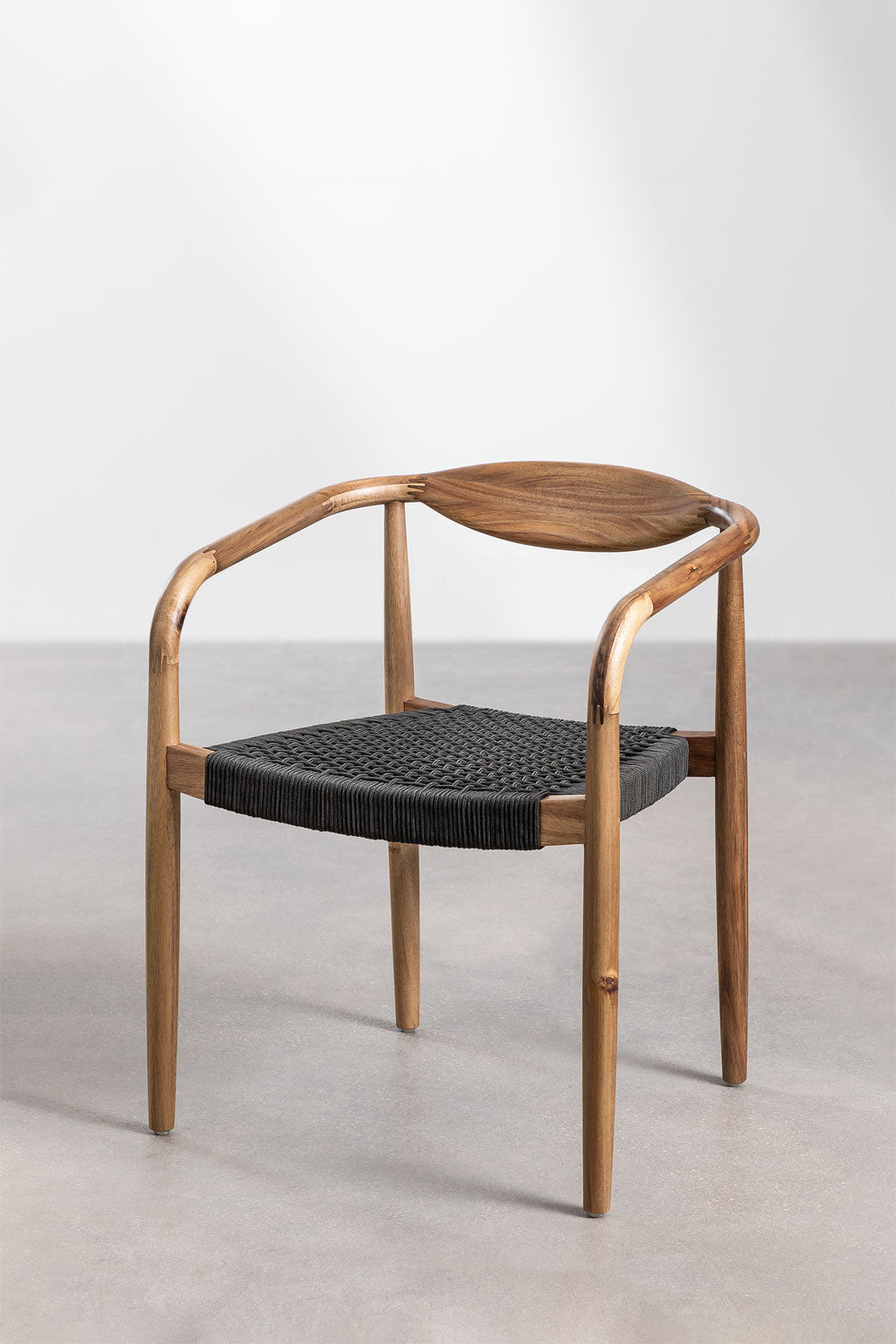 Set de table rectangulaire 270x110 cm en ciment Sirvon et 10 chaises de jardin avec accoudoirs en bois d'acacia Mallory