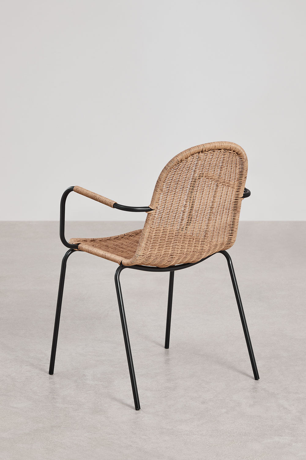 Pack de 2 chaises de salle à manger empilables avec accoudoirs en rotin synthétique Reiven