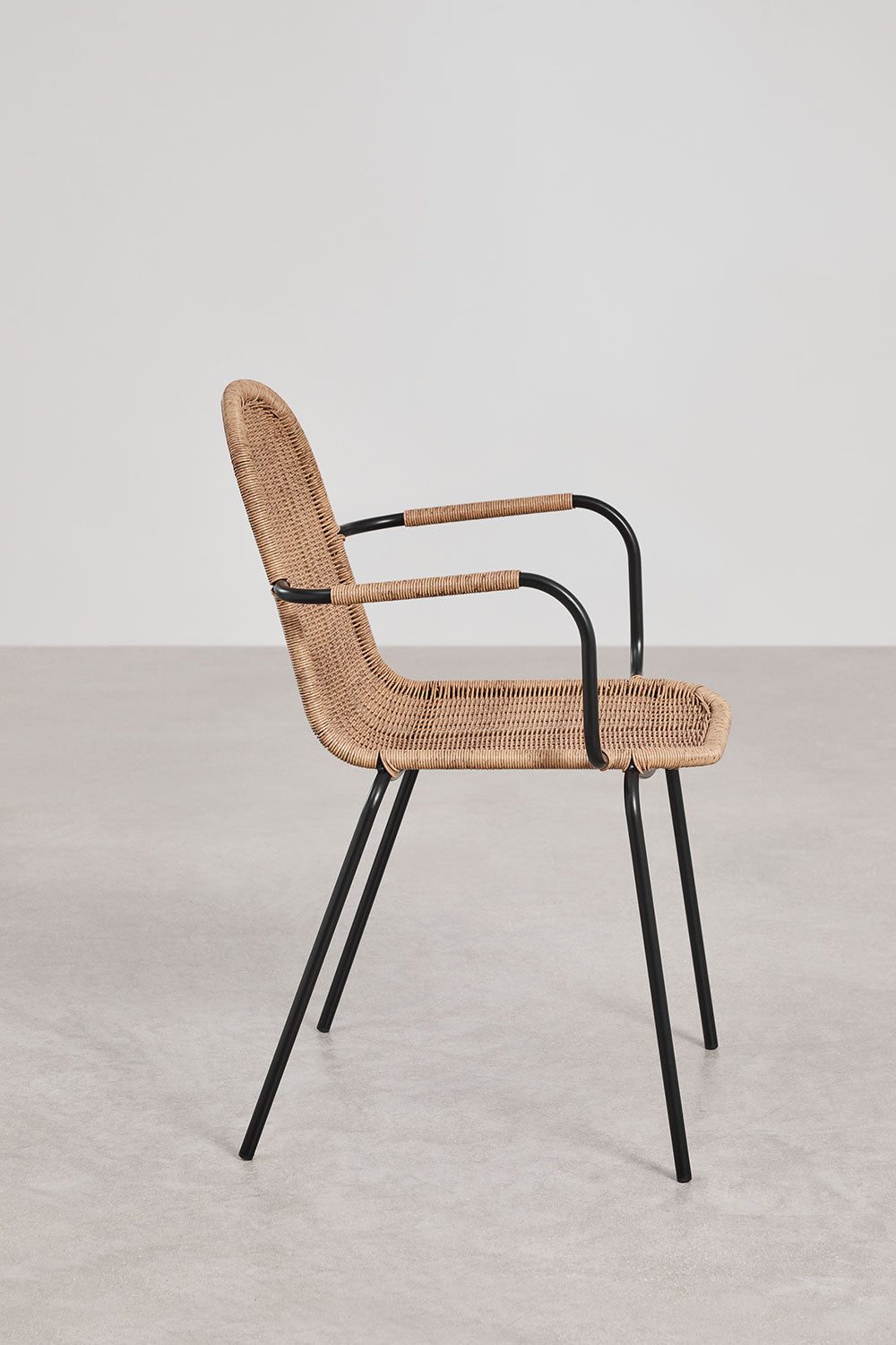Pack de 2 chaises de salle à manger empilables avec accoudoirs en rotin synthétique Reiven