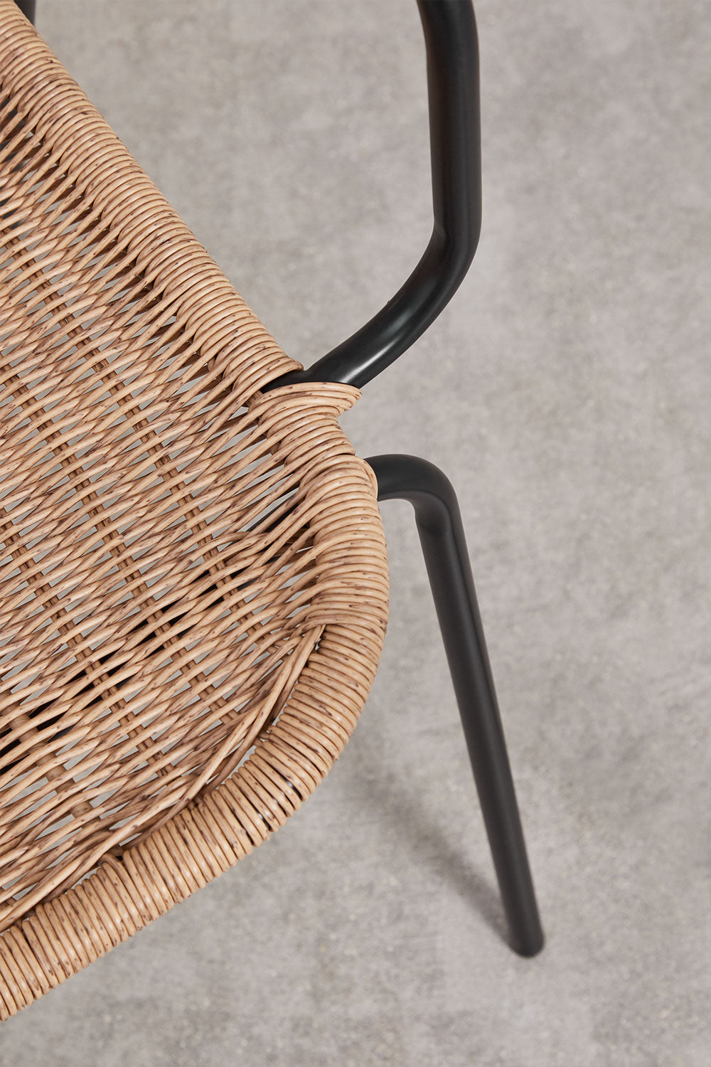 Pack de 2 chaises de salle à manger empilables avec accoudoirs en rotin synthétique Reiven