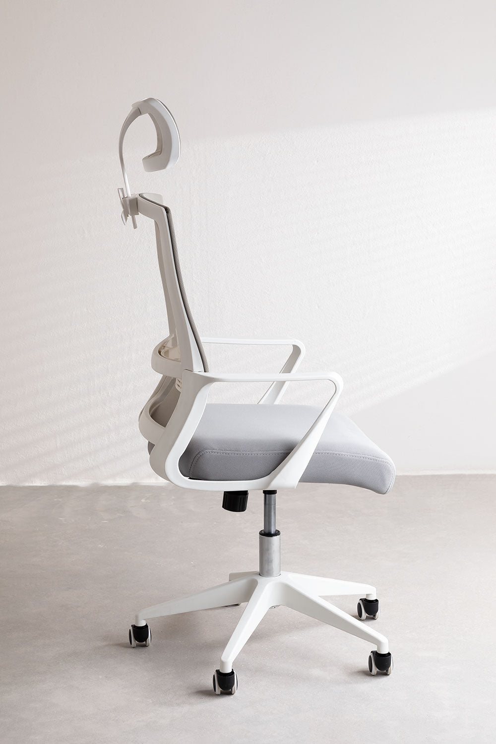 Chaise de bureau avec roulettes et accoudoirs en polypropylène Teill Colors