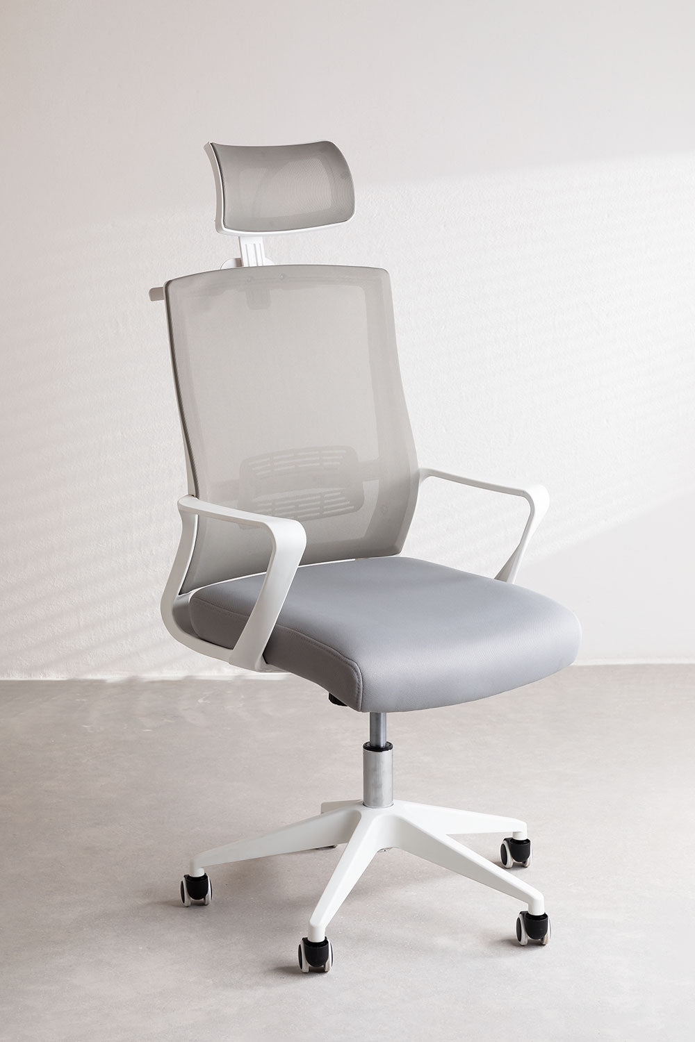 Chaise de bureau avec roulettes et accoudoirs en polypropylène Teill Colors
