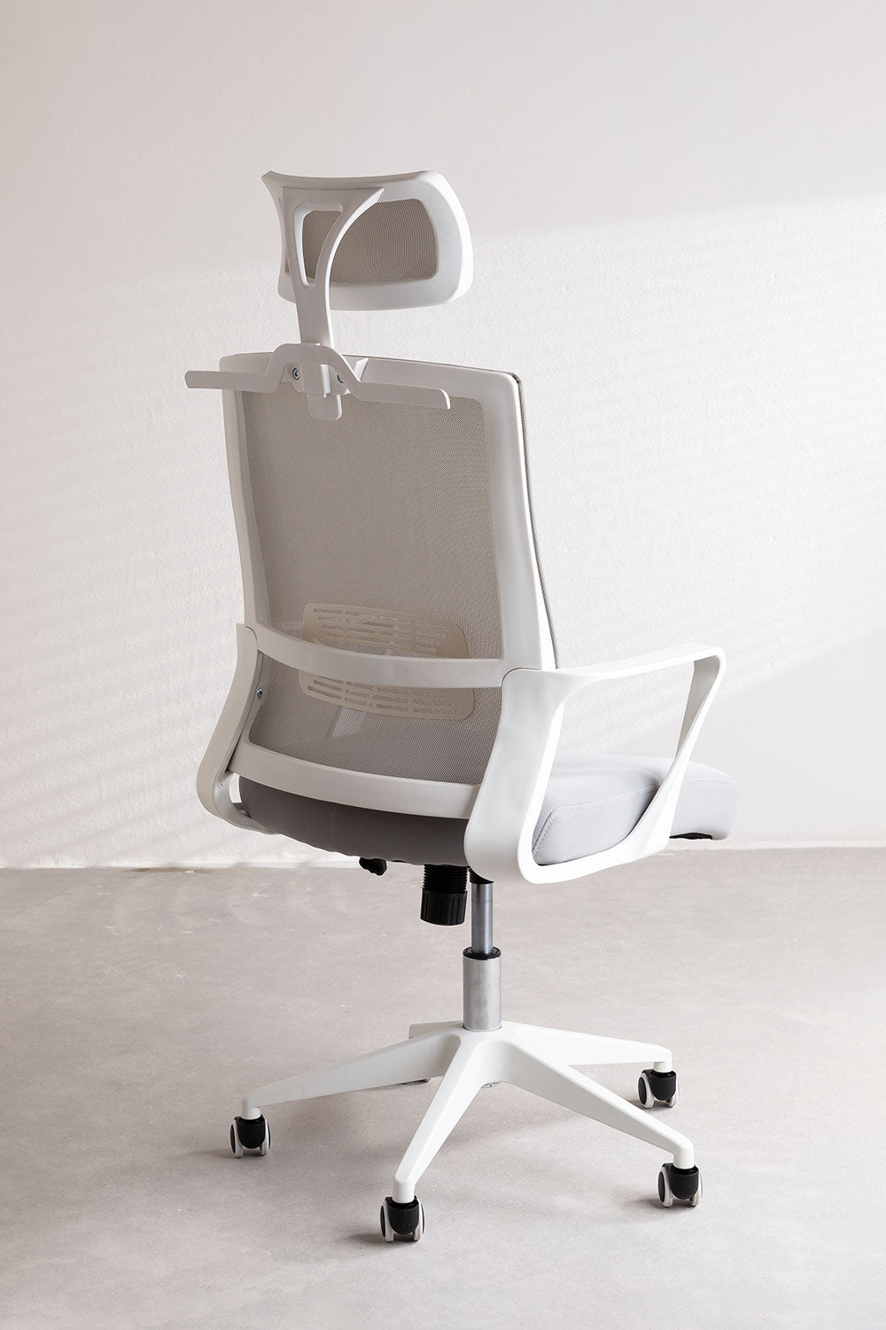 Chaise de bureau avec roulettes et accoudoirs en polypropylène Teill Colors