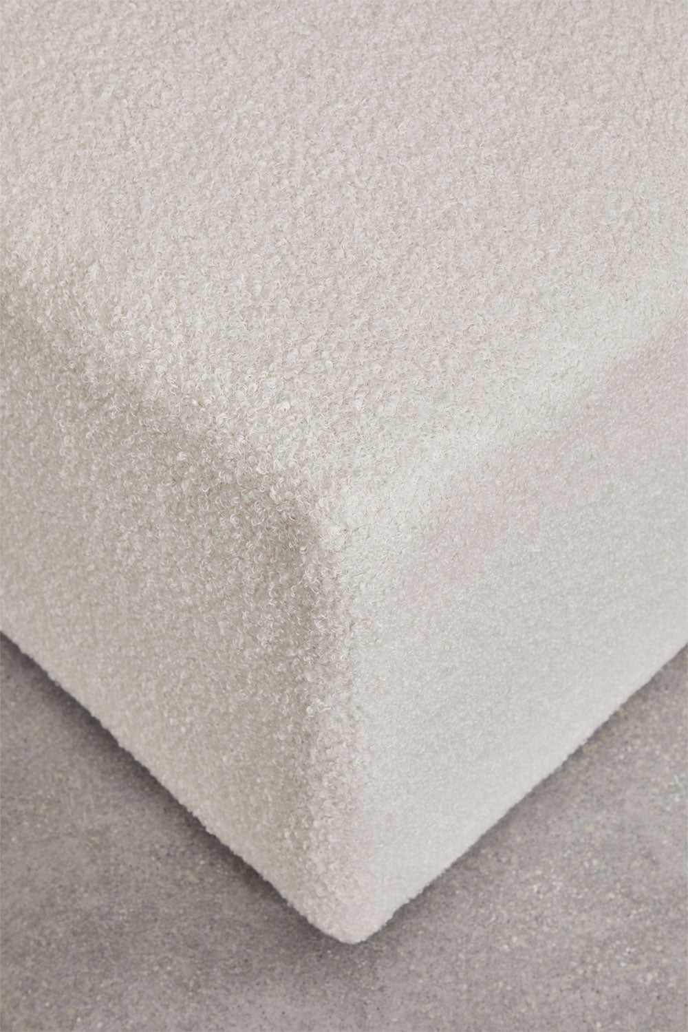 Canapé modulaire 2 pièces avec 2 poufs triangulaires en tissu bouclette Borjan