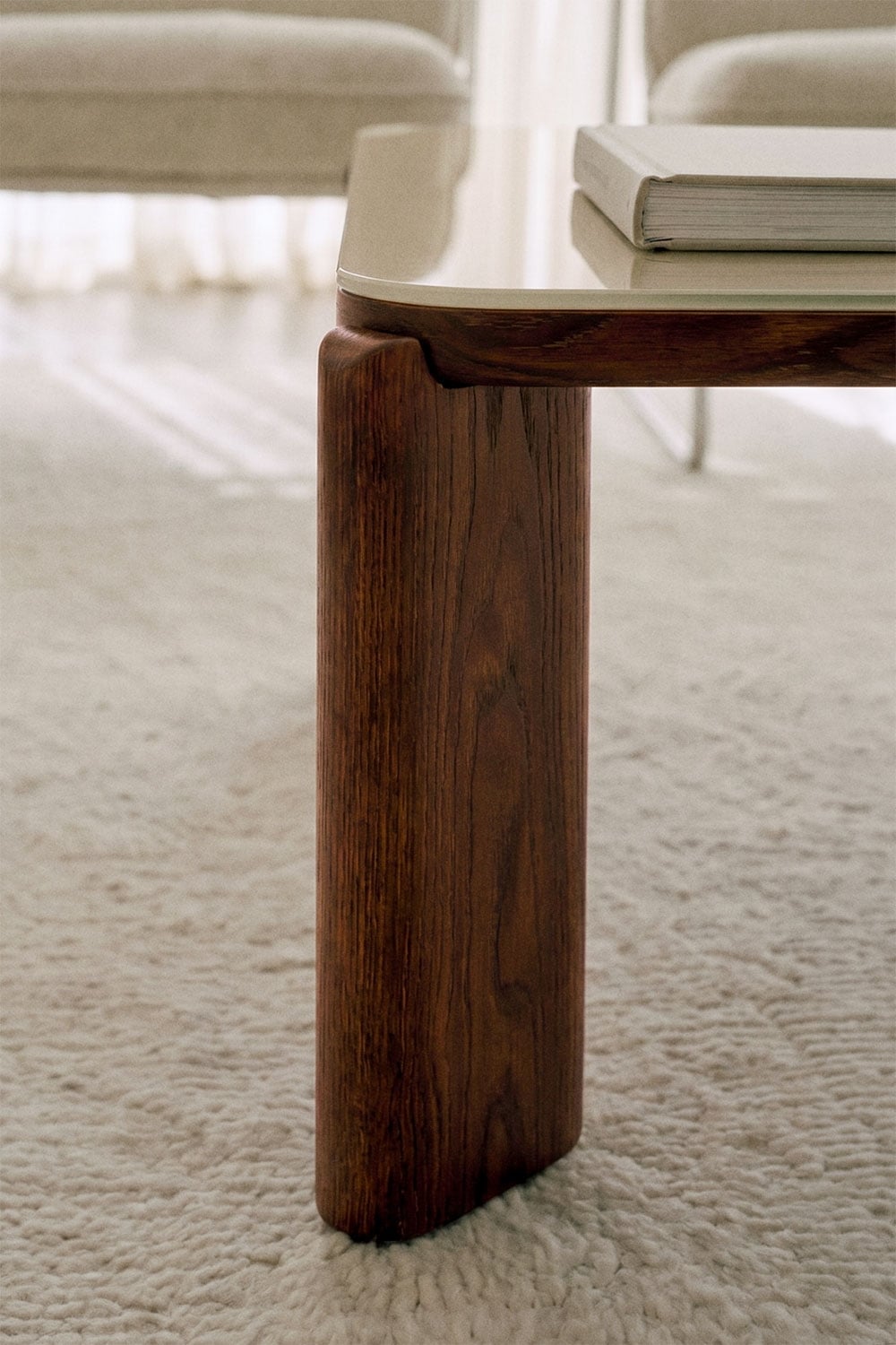 Table basse carrée 80x80 cm en verre trempé et MDF Nilea